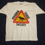 BASIC PLAIN T-SHIRT-WHITE-100 % COTTON-PRINTED "ÄLGAR MOTIVE"-(Size-Small- Chest-52 cm/Length-72 cm/ Arm length-22 cm)GOOD QUALITY-LOWEST PRICE-CLEARANCE SALE-DO NOT MISS THIS CHANCE-Price Sw.Kr. 100-00( Shop price 199-50%=100-00 &INCLUSIVE FREIGHT Sw.Kr. 45-00) FREE DELIVERY BY POSTNORD(POST OFFICE) ART NO.1100903-REA 50%