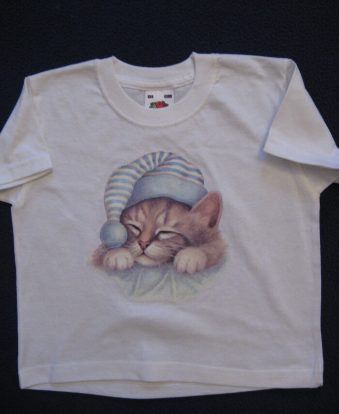AMERICAN T-SHIRT PRINTED WITH USA MOTIVE " CAT WEARING BLUE WINTER CAP " LOWEST PRICE GARANTI. Art.No. 17114-6935